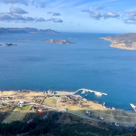 Hébergement de vacances 5 Bedroom House At Hakallestranda Sandvik (More og Romsdal)
