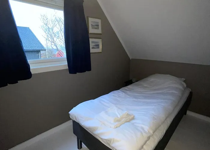 5 Bedroom House At Hakallestranda *