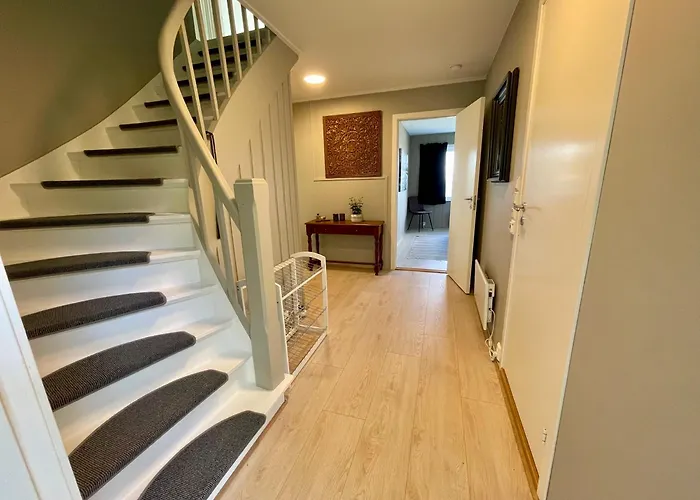 5 Bedroom House At Hakallestranda Tatil Evi Sandvik (More og Romsdal)