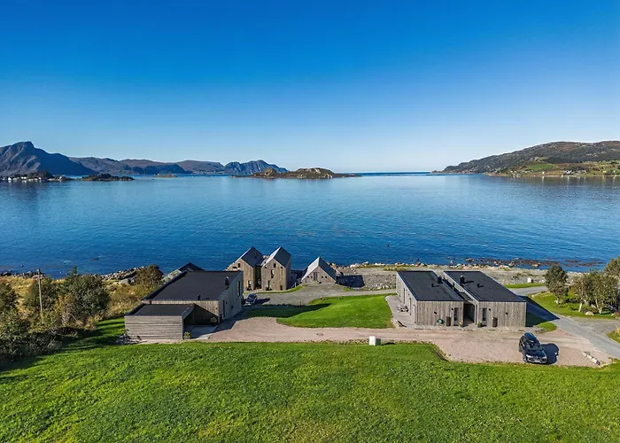 Casa de Férias 5 Bedroom House At Hakallestranda Sandvik (More og Romsdal)